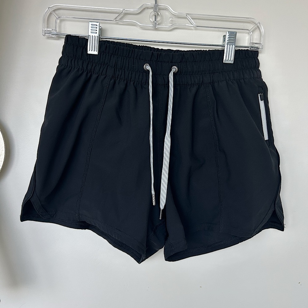 Vuori black athletic shorts